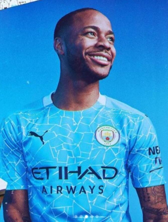 Manchester City nuova maglia a mosaico per la stagione 2020 2021